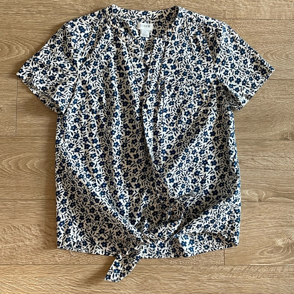 J. Crew Off white and Navy Blue Floral Tie Front Button Down short sleeve, XXS
